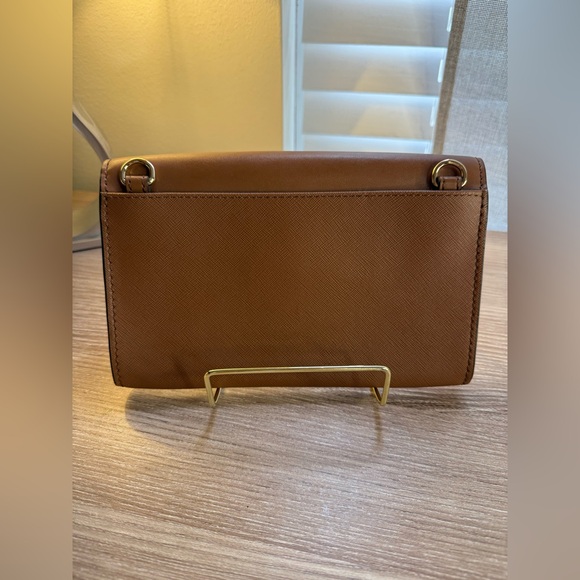 Like new -Michael Kors Brown Leather Women's clutch/crossbody - Picture 5 of 13